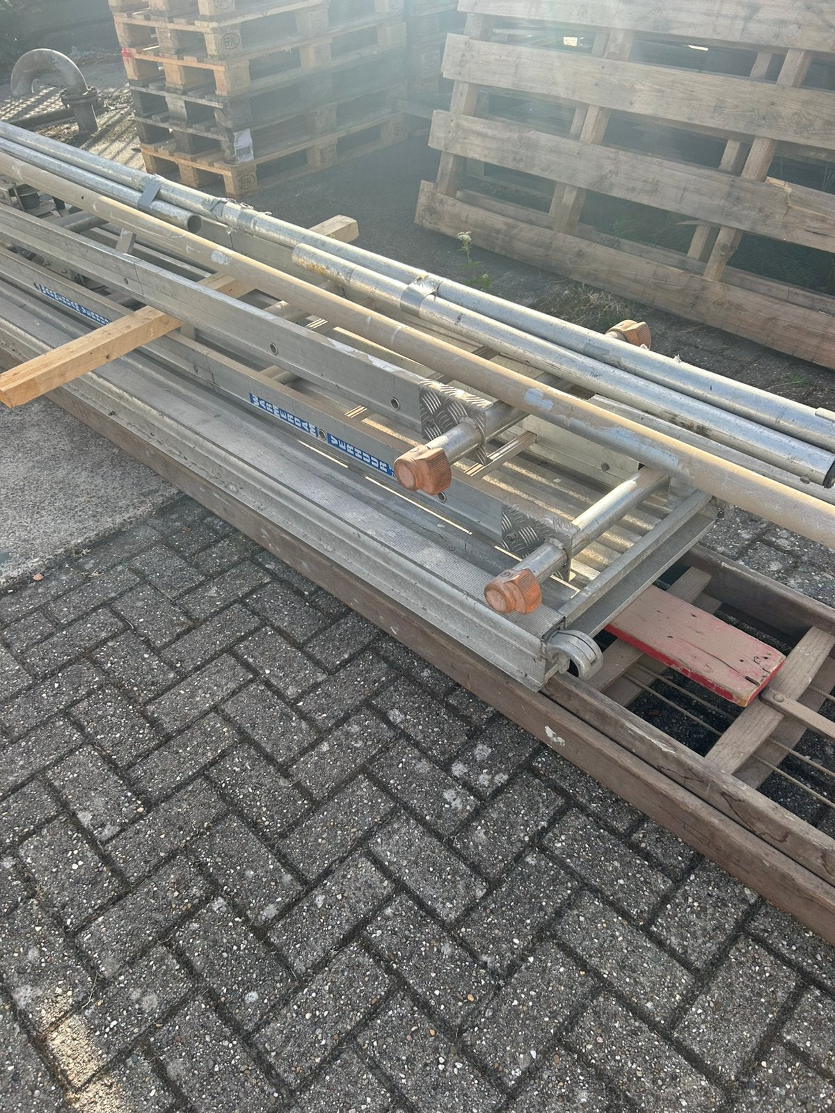 Aluminium werksteiger smal model, Doe-het-zelf en Verbouw, Steigers, Ophalen, Gebruikt, Gevelsteiger, 5 meter of hoger