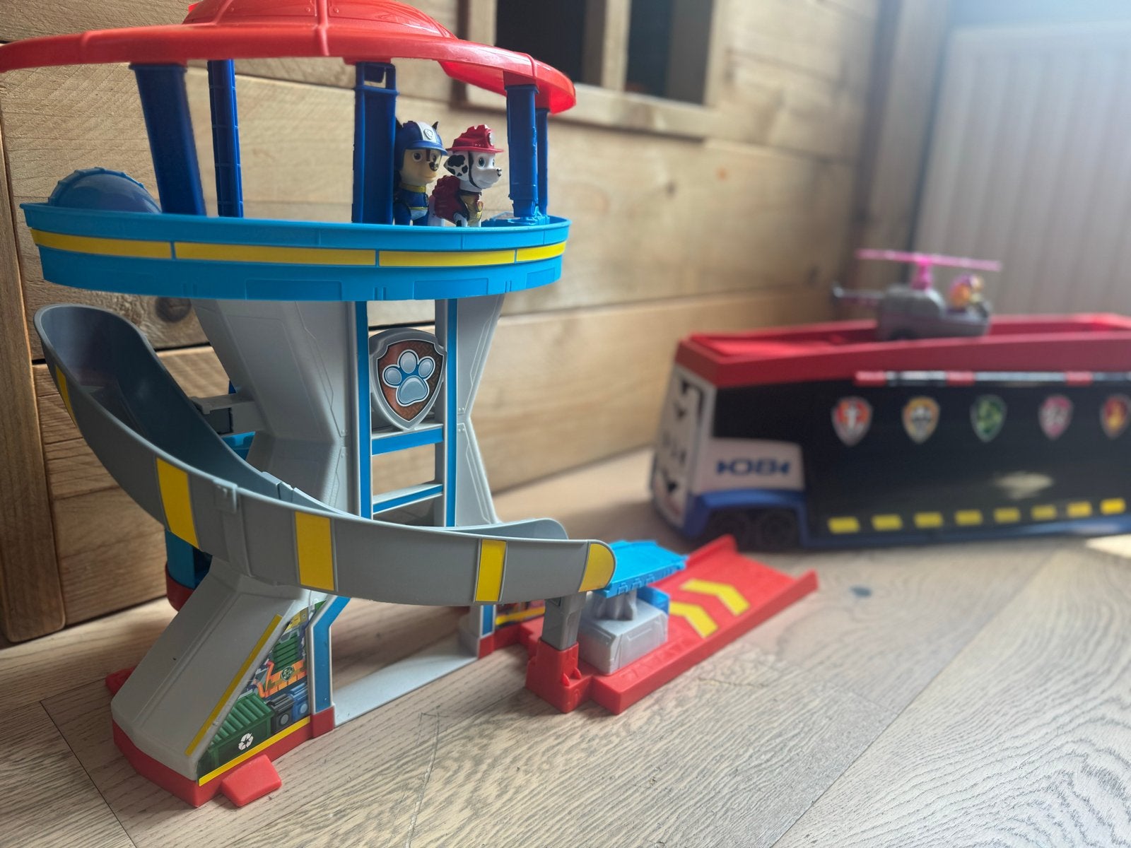 Paw Patrol set: Grote bus, uitkijktoren, Skye en Chase, Ophalen, Gebruikt