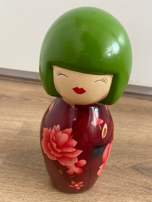 Spaarpot Kokeshi Kimmidoll, Ophalen of Verzenden, Zo goed als nieuw, Steen, Aardewerk of Keramiek, Dier
