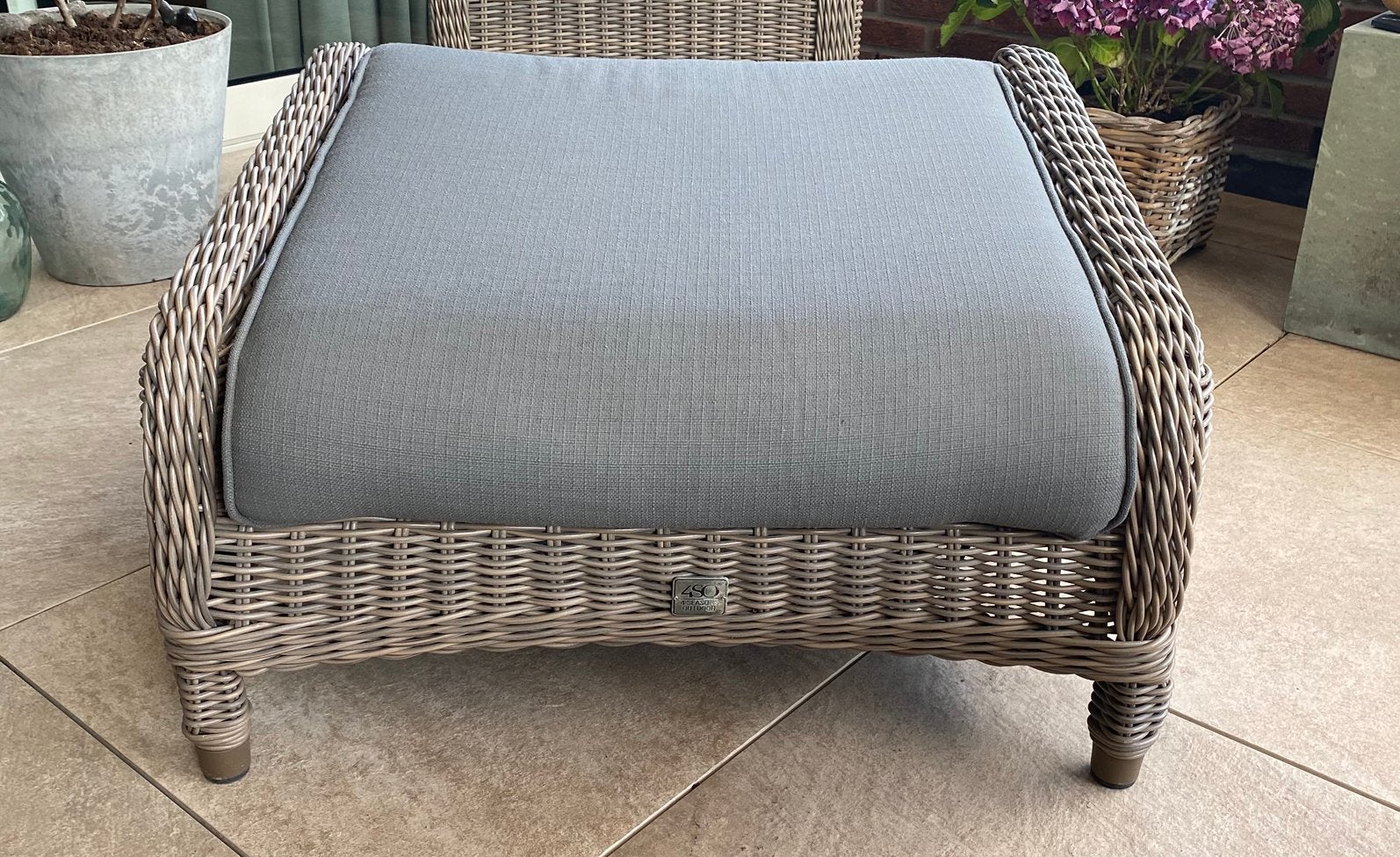 4 seasons outdoor 4SO voetenbankje hocker Brighton, Ophalen, Zo goed als nieuw, Wicker