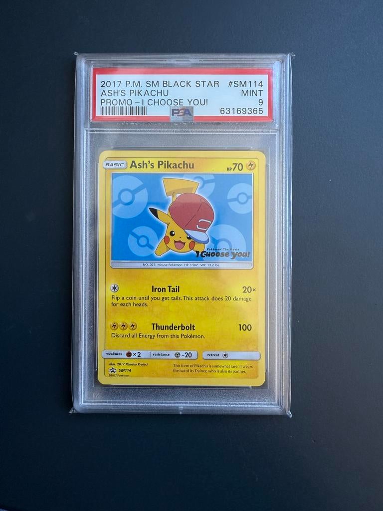 Ash's Pikachu 2017 Black Star SM114 PSA 9 Pokémon Kaart, Ophalen of Verzenden, Zo goed als nieuw, Losse kaart