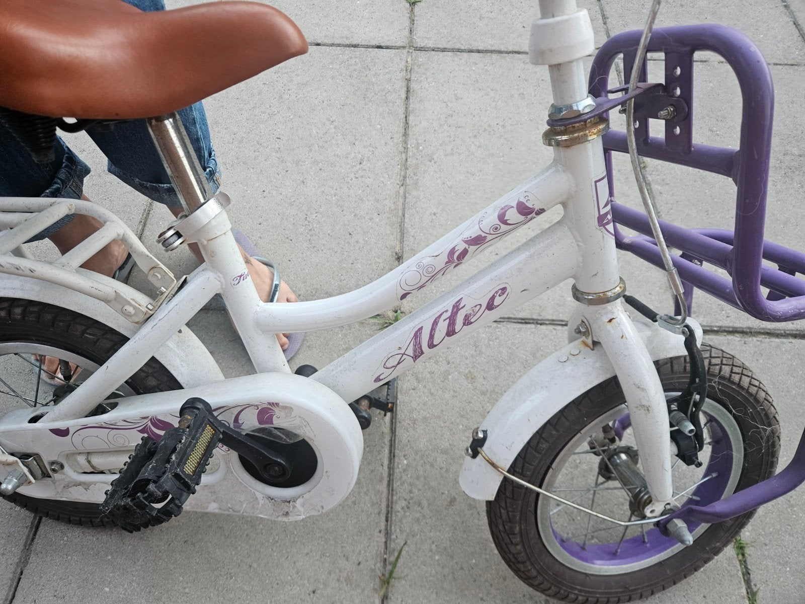 Altea kinderfiets - wit met paarse/roze details, Fietsen en Brommers, Fietsen | Kinderfietsjes, Ophalen, Gebruikt, Minder dan 16 inch