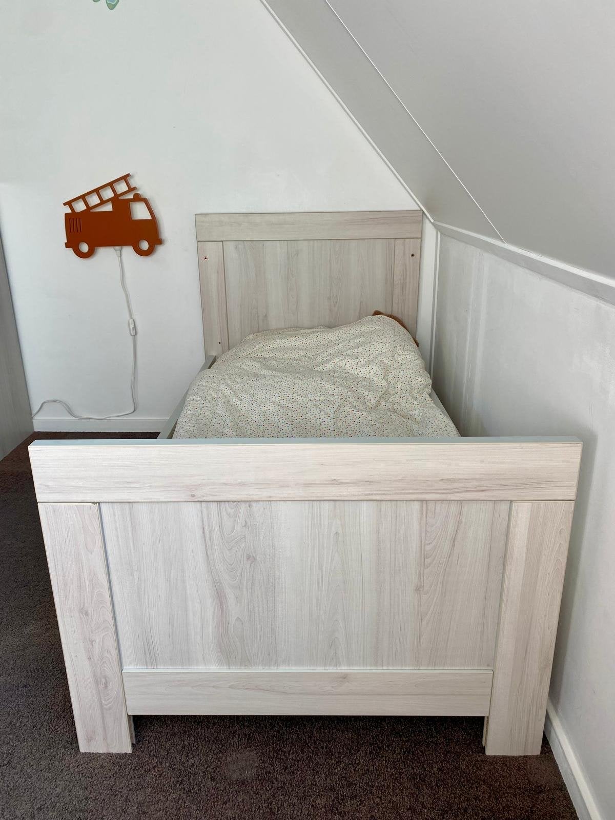 Juniorbed met lattenbodem inclusief matras - Licht hout, Huis en Inrichting, Gebruikt, Hout, Overige kleuren, Eenpersoons