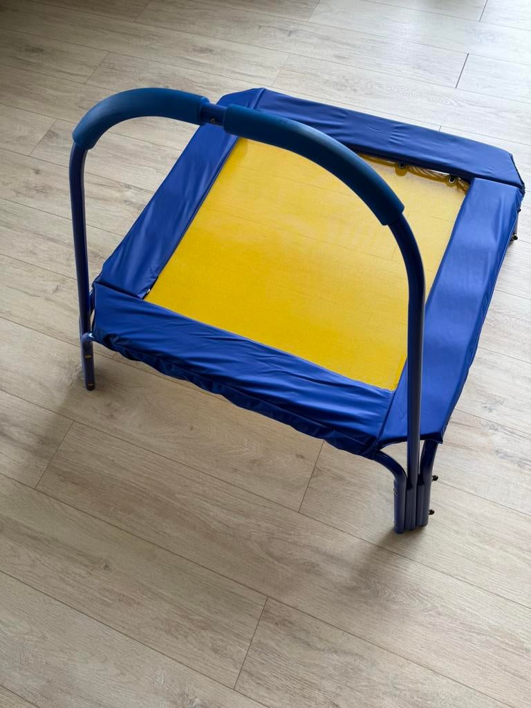 Smyths Kindertrampoline met Stang blauw/geel, Kinderen en Baby's, Speelgoed | Buiten | Trampolines, Ophalen, Gebruikt