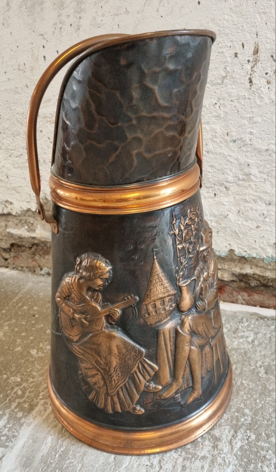 Antieke Koperen Kolenemmer met Reliëfdecoratie, Ophalen of Verzenden