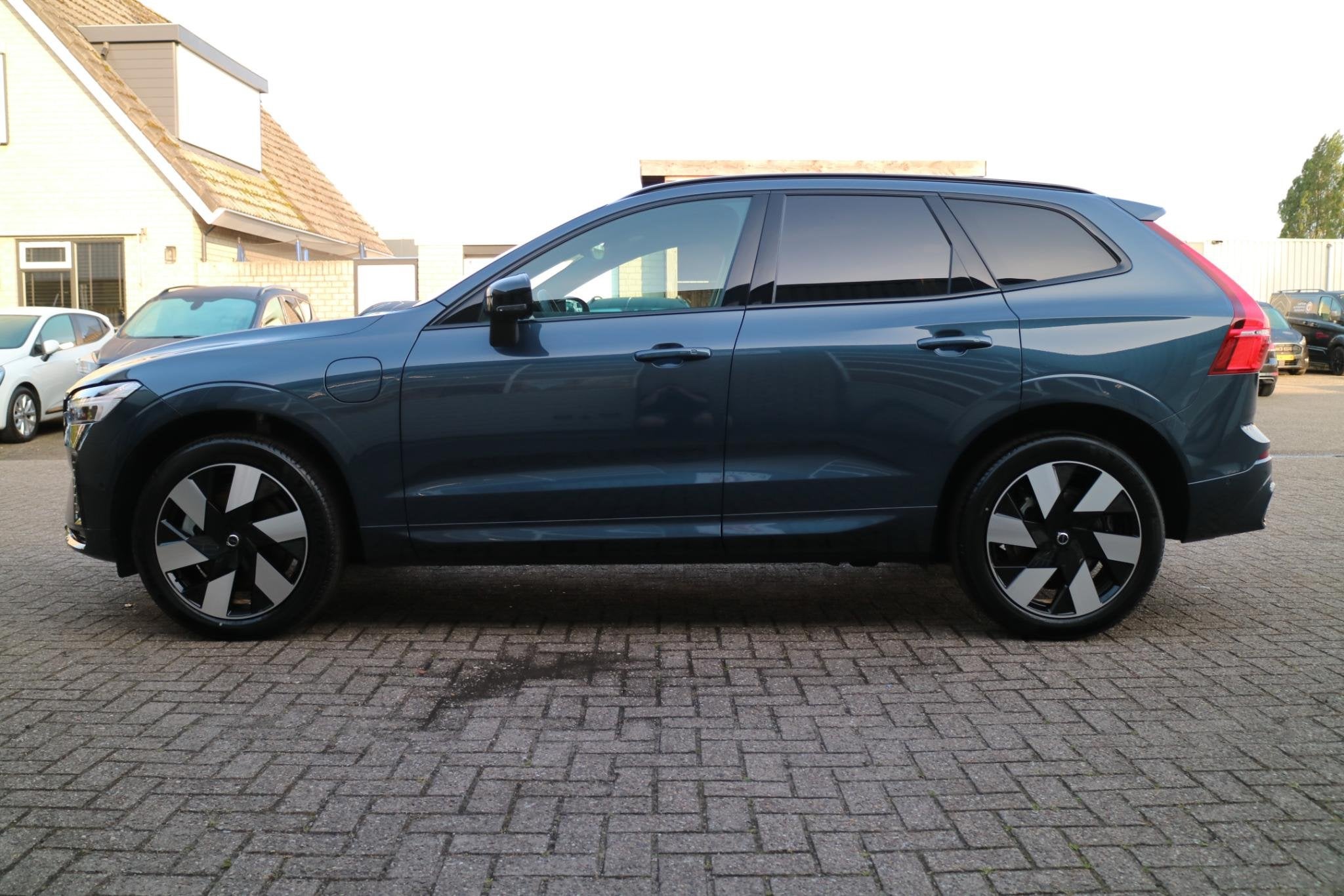 Volvo XC60 2.0 T6 Plug-in hybrid AWD Plus Dark | long Range!, Gebruikt, Euro 6, 4 cilinders, 1969 cc