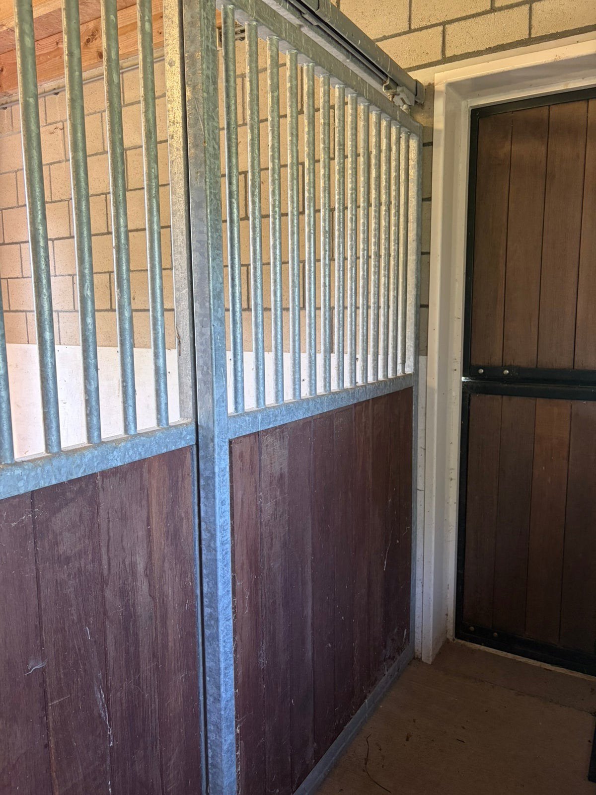 Paardenboxen in nieuw staat., Stalling