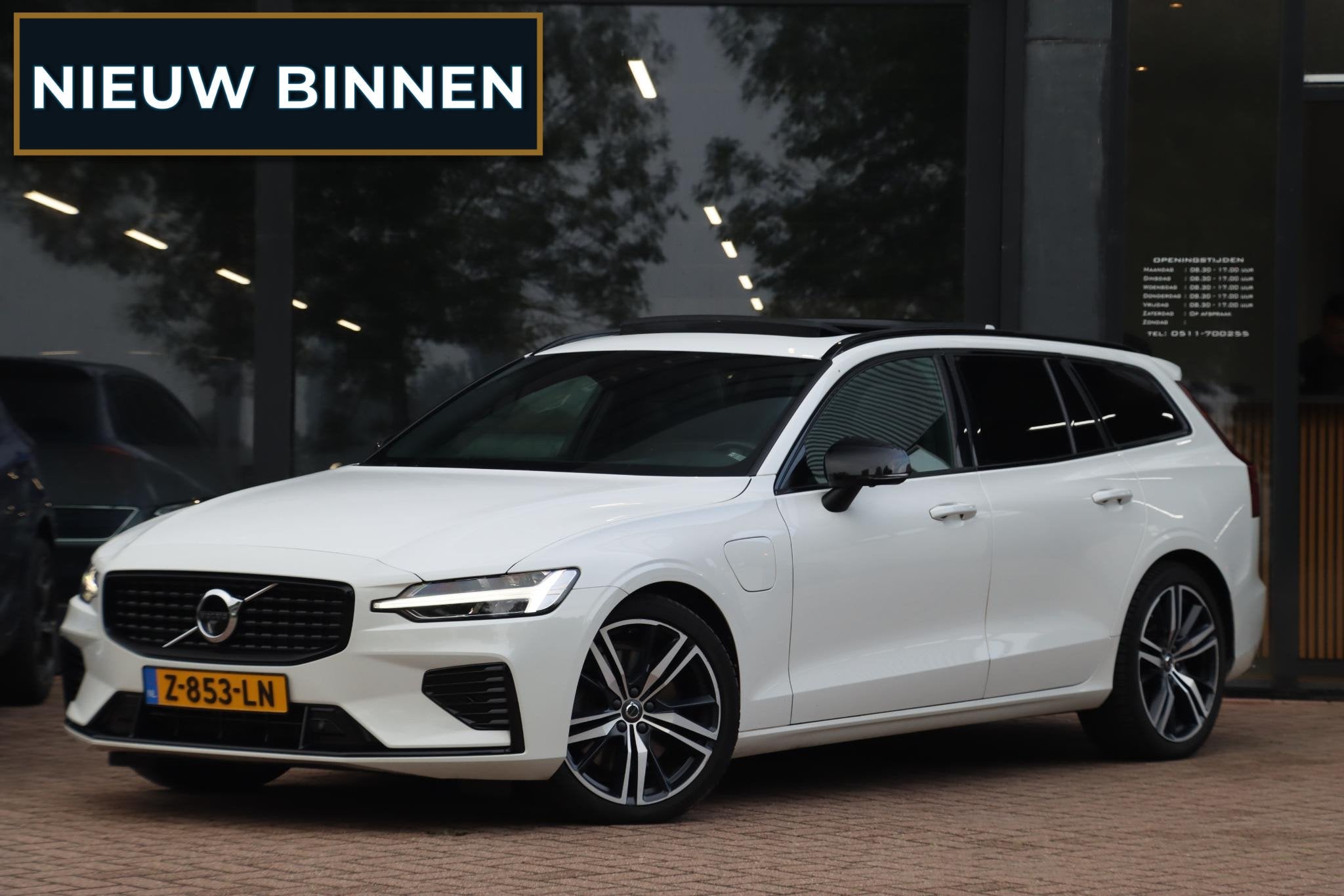 Volvo V60 2.0 T8 Recharge AWD R-Design Panoramadak, Gebruikt, Euro 6, 4 cilinders, Leder en Stof