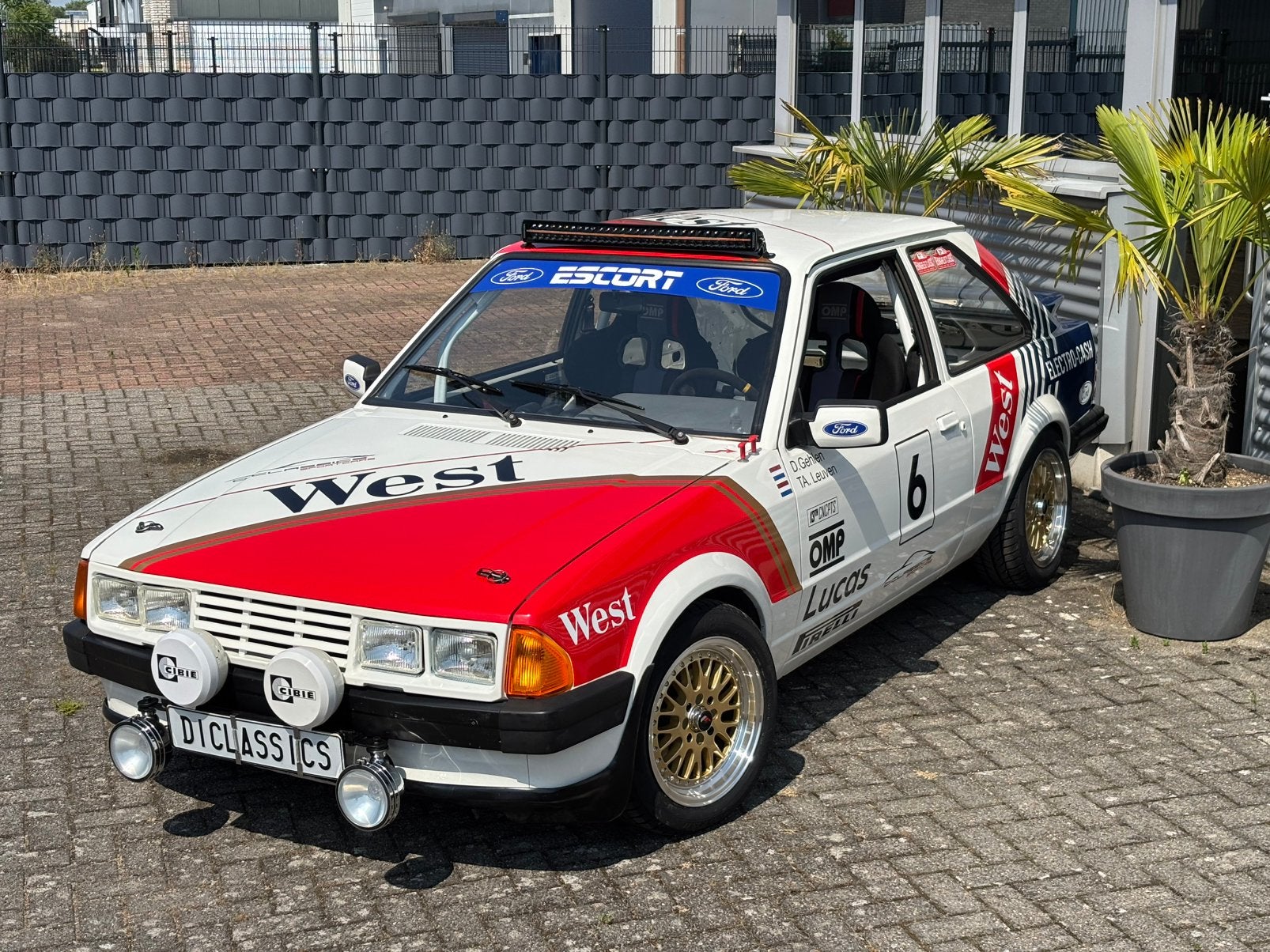 Ford Escort XR3 1.6 Rally Replica 1985!!, Auto's, Voorwielaandrijving, Escort, Zwart, 4 cilinders
