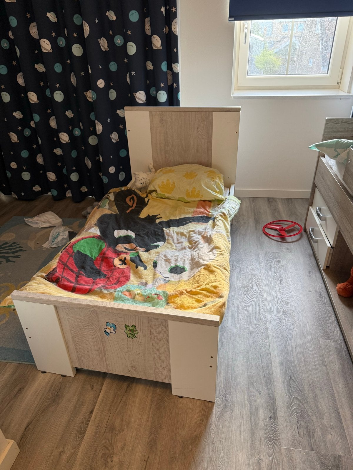 Peuterbed inclusief matras, Kinderen en Baby's, Kinderkamer | Bedden, Ophalen, Gebruikt, 100 cm of meer, Matras