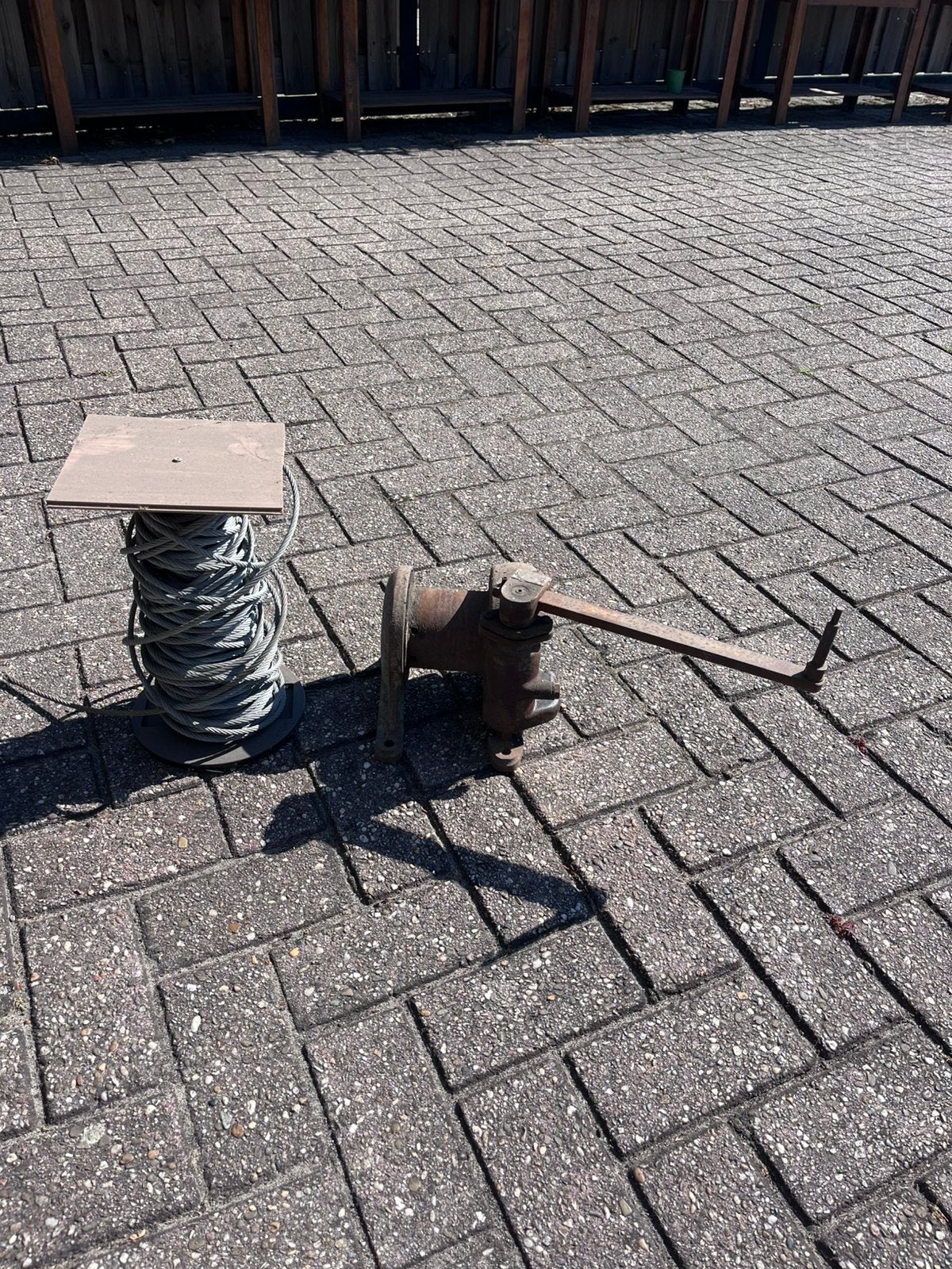 Handlier met staalkabel gratis, Ophalen