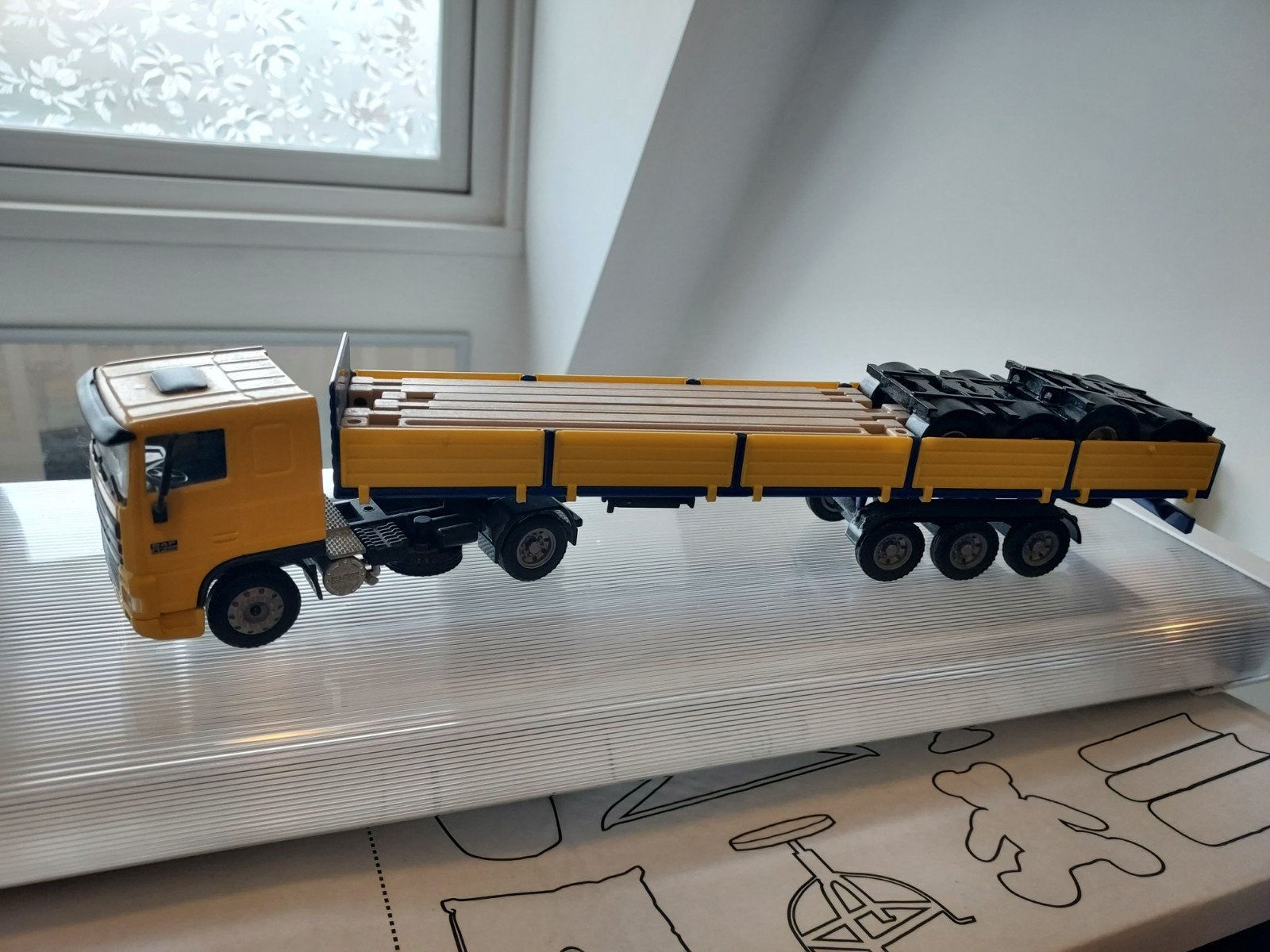 Gele vrachtwagen met oplegger en lading, Overige merken, Gebruikt, 1:32 tot 1:50, Ophalen of Verzenden