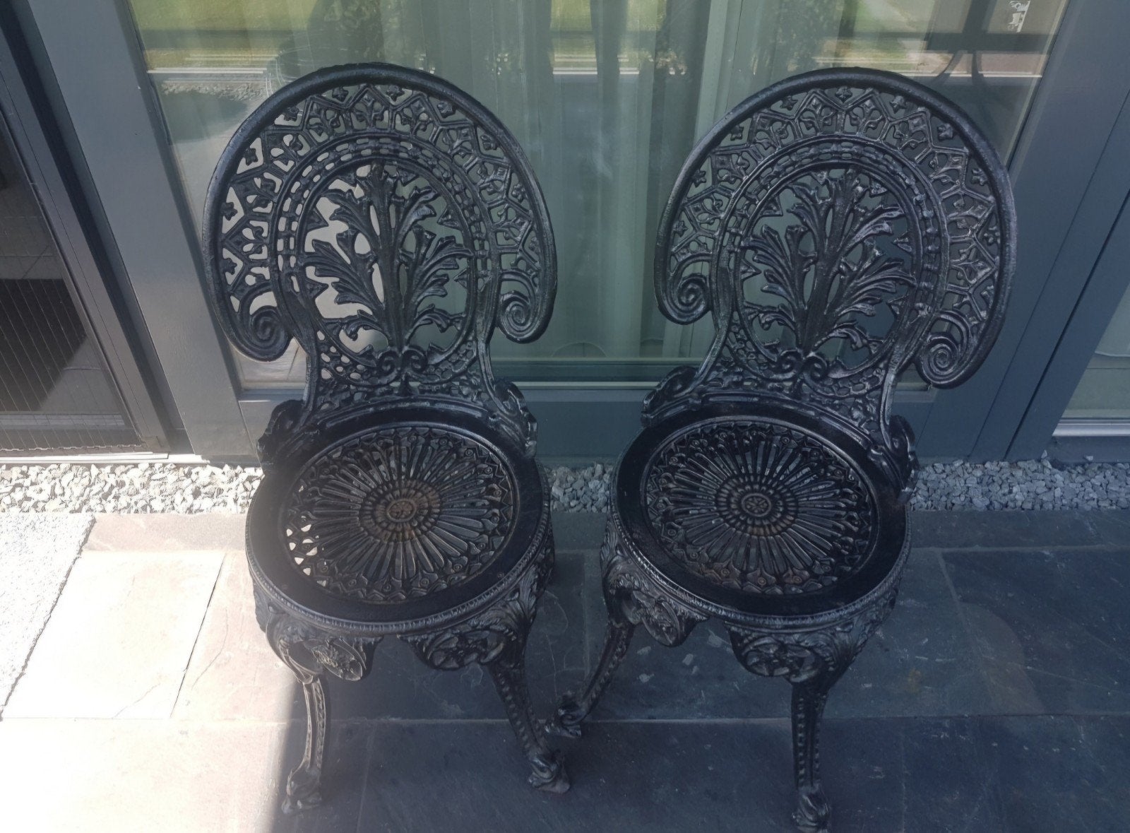 2 zwarte brocante gietijzeren stoelen, Tuin en Terras, Tuinstoelen, Ophalen, Gebruikt, Metaal