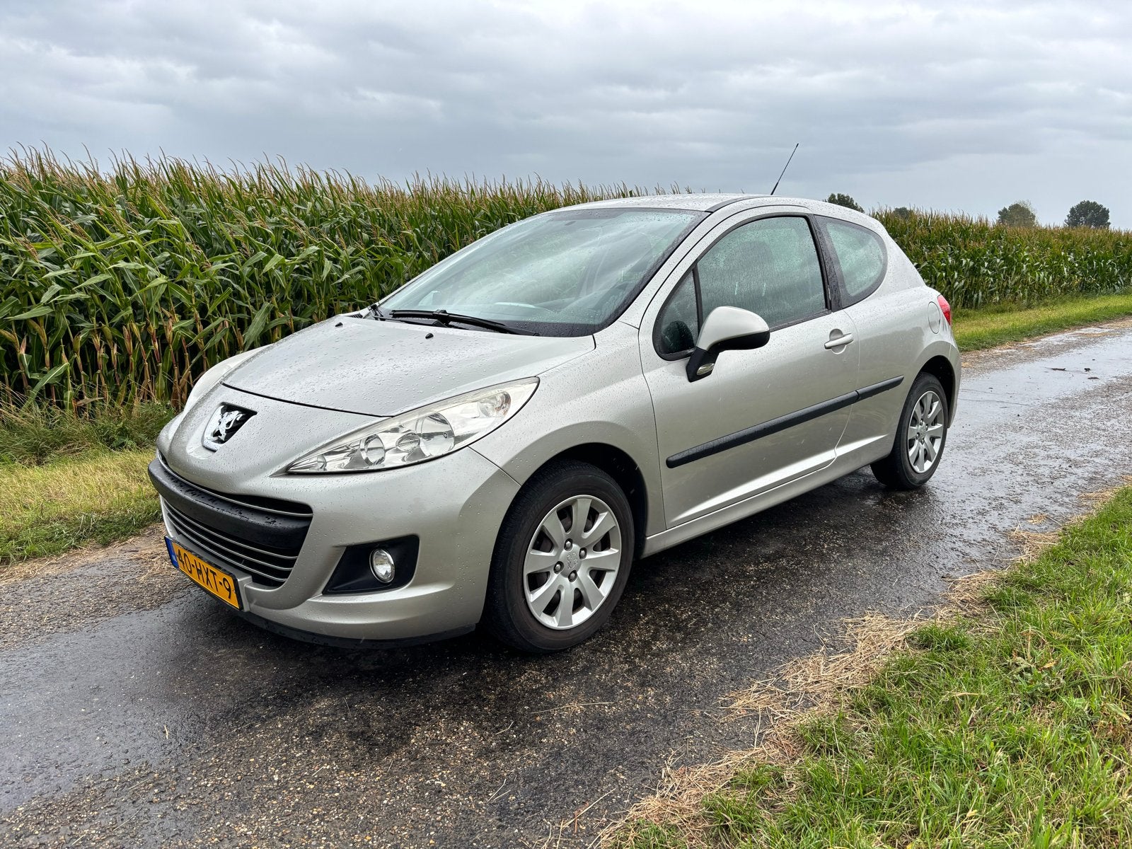 Peugeot 207 1.4 VTI 16V 3DRS 2009 Airco Trekhaak, Voorwielaandrijving, Stof, Zwart, 49 €/maand