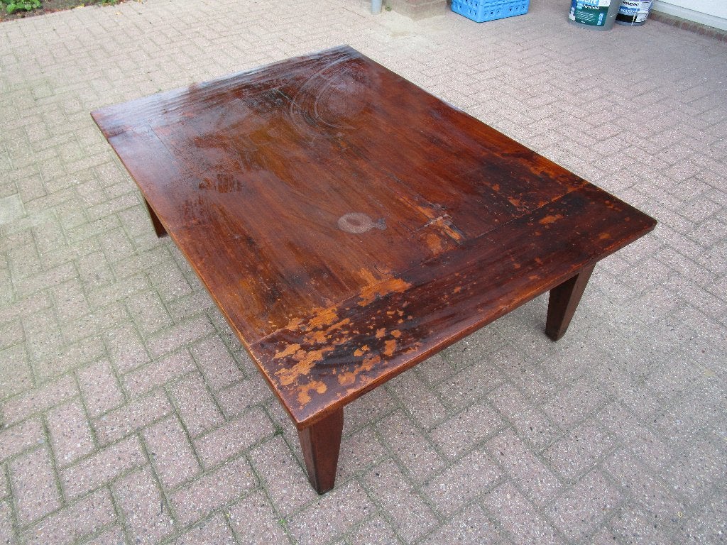 Zware teakhouten salontafel met gebruikssporen, Huis en Inrichting, Ophalen, Gebruikt, 100 tot 150 cm, Teakhout