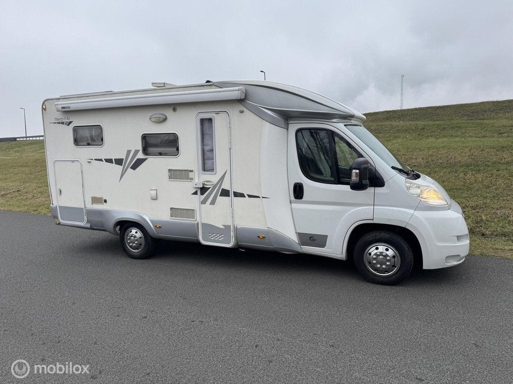 GIOTTILINE THERRY T32 NETTE STAAT VAKANTIEKLAAR NW APK BEURT, Caravans en Kamperen, Campers, Overige merken, 6 tot 7 meter, Bedrijf