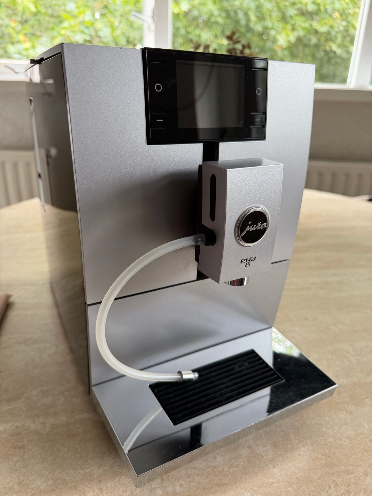 Jura ENA 8 volautomatische koffiemachine - 5746 kopjes gezet, Witgoed en Apparatuur, Afneembaar waterreservoir, Koffiemachine