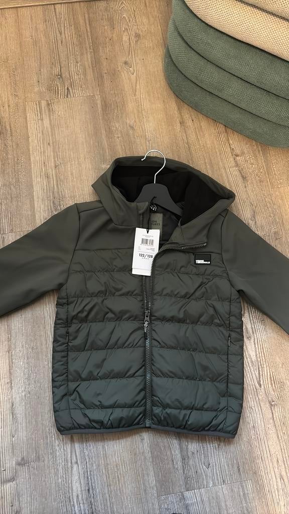 NIEUWE SOFTSCHELL JAS MAAT 122/128, Ophalen of Verzenden, Nieuw, Jongen of Meisje, Jas