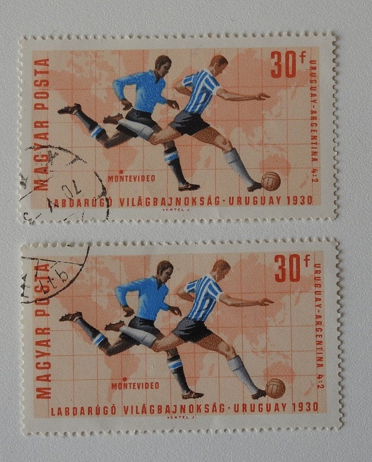 2 Postzegel Hongarije Wereld kampioenschap voetbal 1930, Verzenden, Gestempeld