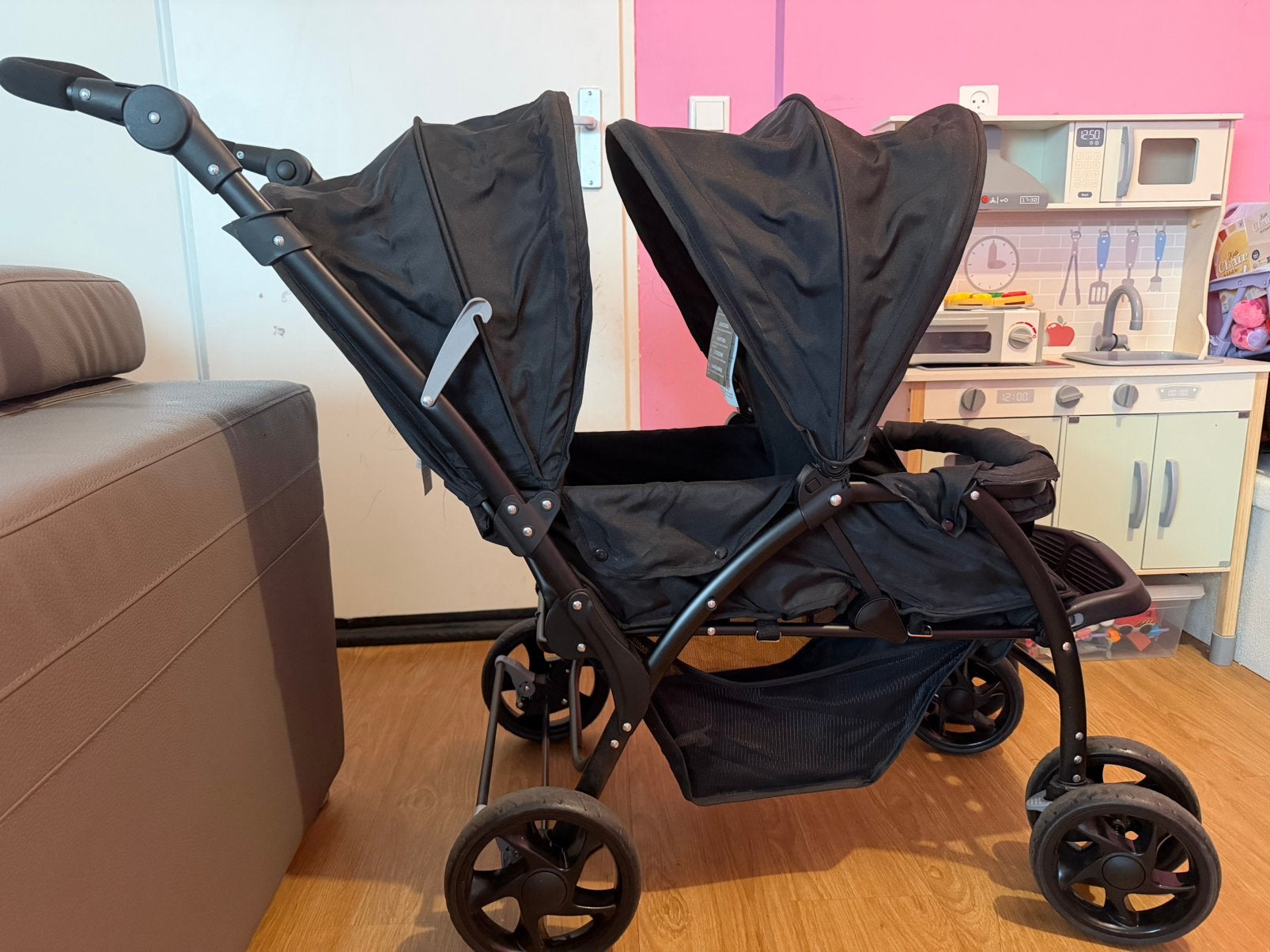 Zwarte Dubbele kinderwagen, Ophalen, Zo goed als nieuw