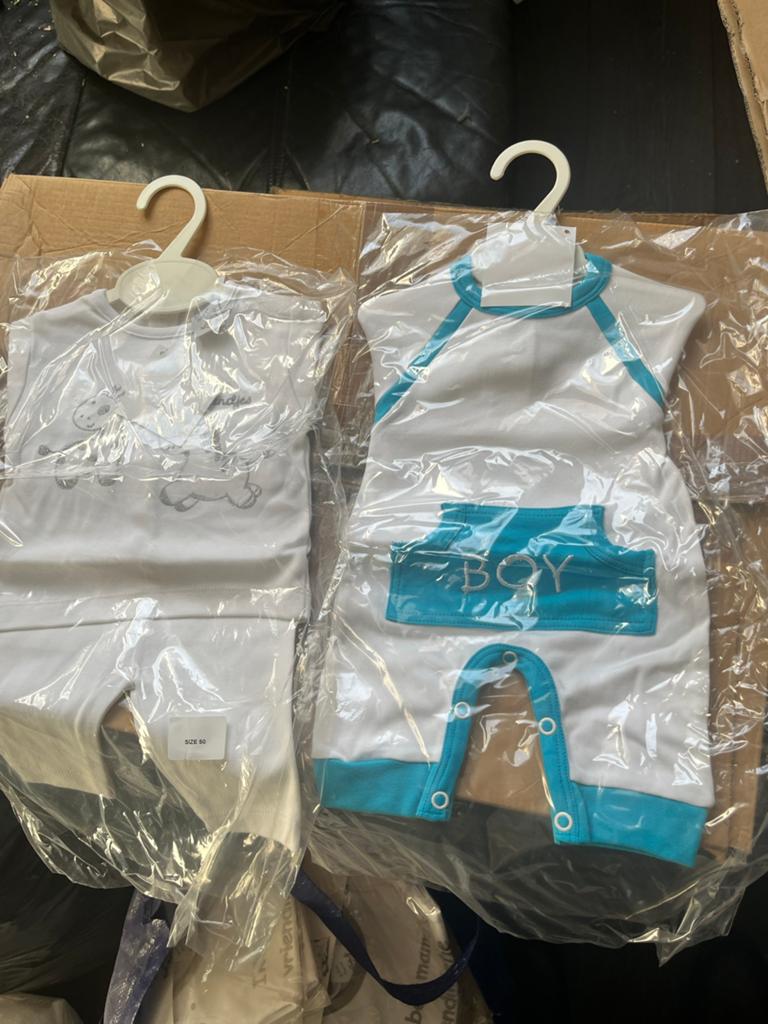Babykleding pakket: Slabbetjes, rompertjes, mutsjes, malliot, Kinderen en Baby's, Ophalen of Verzenden, Nieuw, Jongetje of Meisje