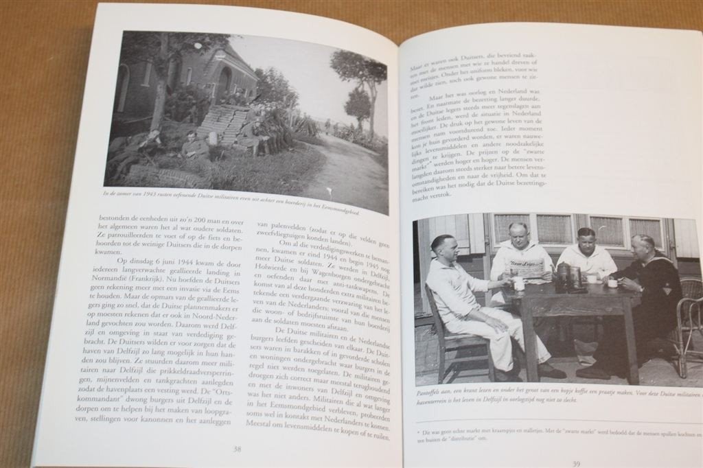 Delfzijl 1940-1945 — Oorlog & Bezetting — Veel oude foto\'s, Boeken, Ophalen of Verzenden, Zo goed als nieuw