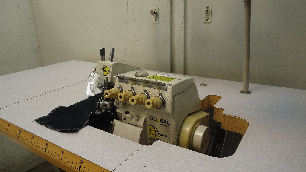 Industrie Lockmachine Global 4 draads   (OV-814-240), Hobby en Vrije tijd, Overige merken, Gebruikt, Ophalen of Verzenden, Naaimachine