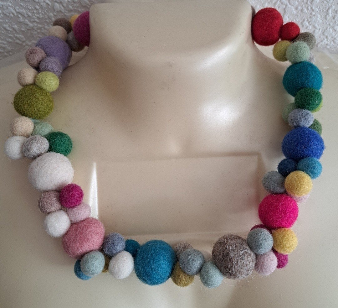 Vilt ketting, Ophalen of Verzenden, Nieuw, Overige materialen