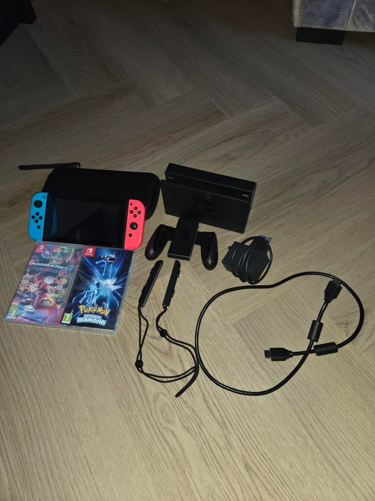 Nintendo Switch met 2 games en extra accessoires