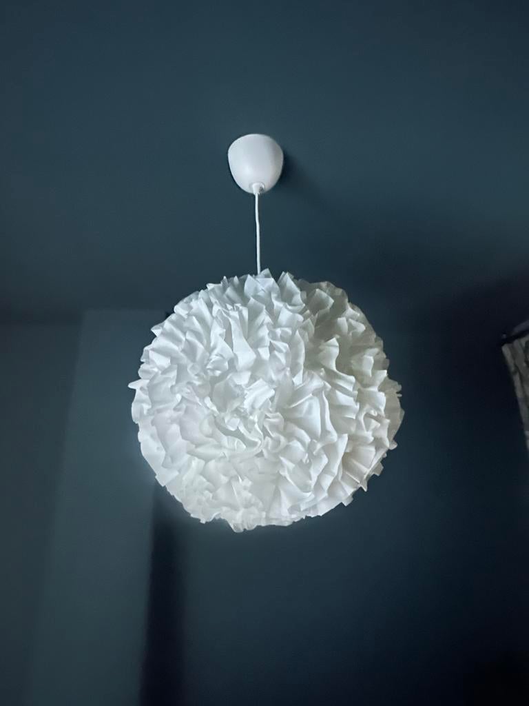 VINDKAST  IKEA Witte Plafondlamp met Ruffle Design, Ophalen, Zo goed als nieuw, Stof, Minder dan 50 cm