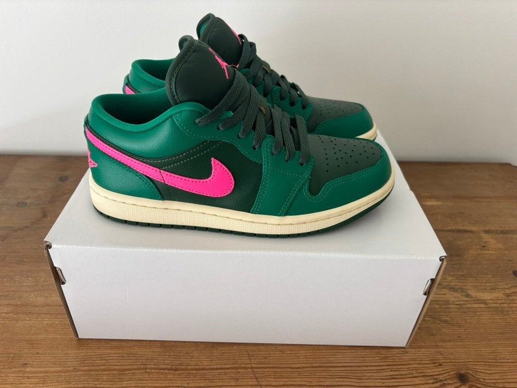 Nieuw Nike Air Jordan 1 Low schoenen Malachite/Pink mt 37.5, Kleding | Dames, Schoenen, Verzenden, Nike, Nieuw, Sneakers of Gympen