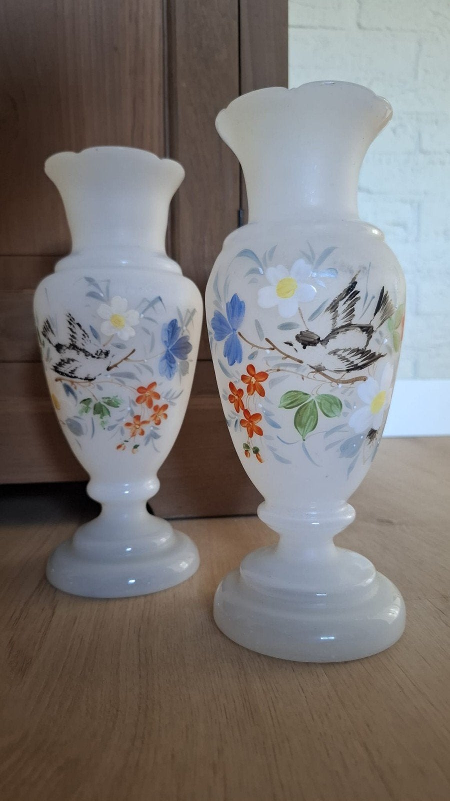 Set van 2 antieke opaline vazen met handgeschilderde vogels, Antiek en Kunst, Antiek | Vazen, Ophalen of Verzenden