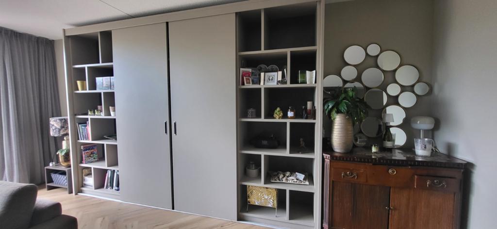 Luxe maatwerk kastwand/wandkast hotel-chic. Beige /taupe., Huis en Inrichting, Kasten | Wandmeubels, Ophalen of Verzenden, Zo goed als nieuw