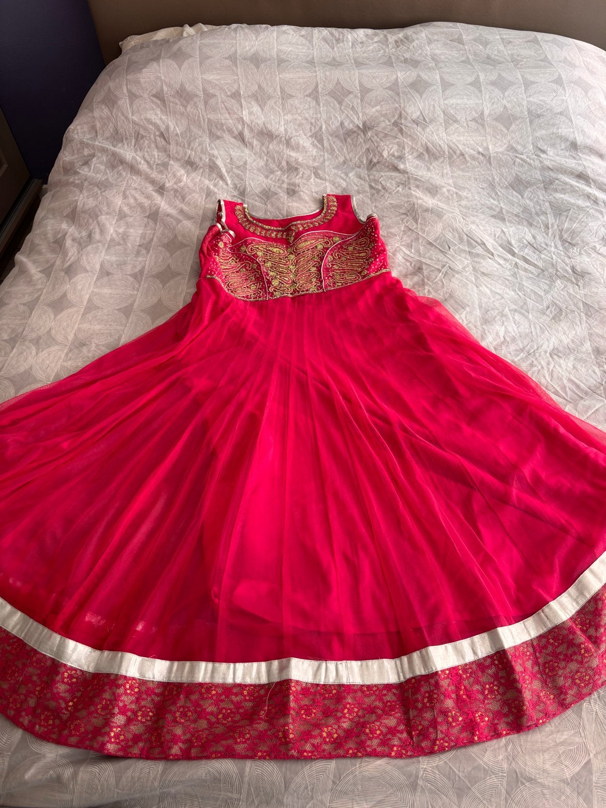 Prachtige roze Indiase jurk met borduursels, Ophalen, Maat 42/44 (L), Roze, Gedragen