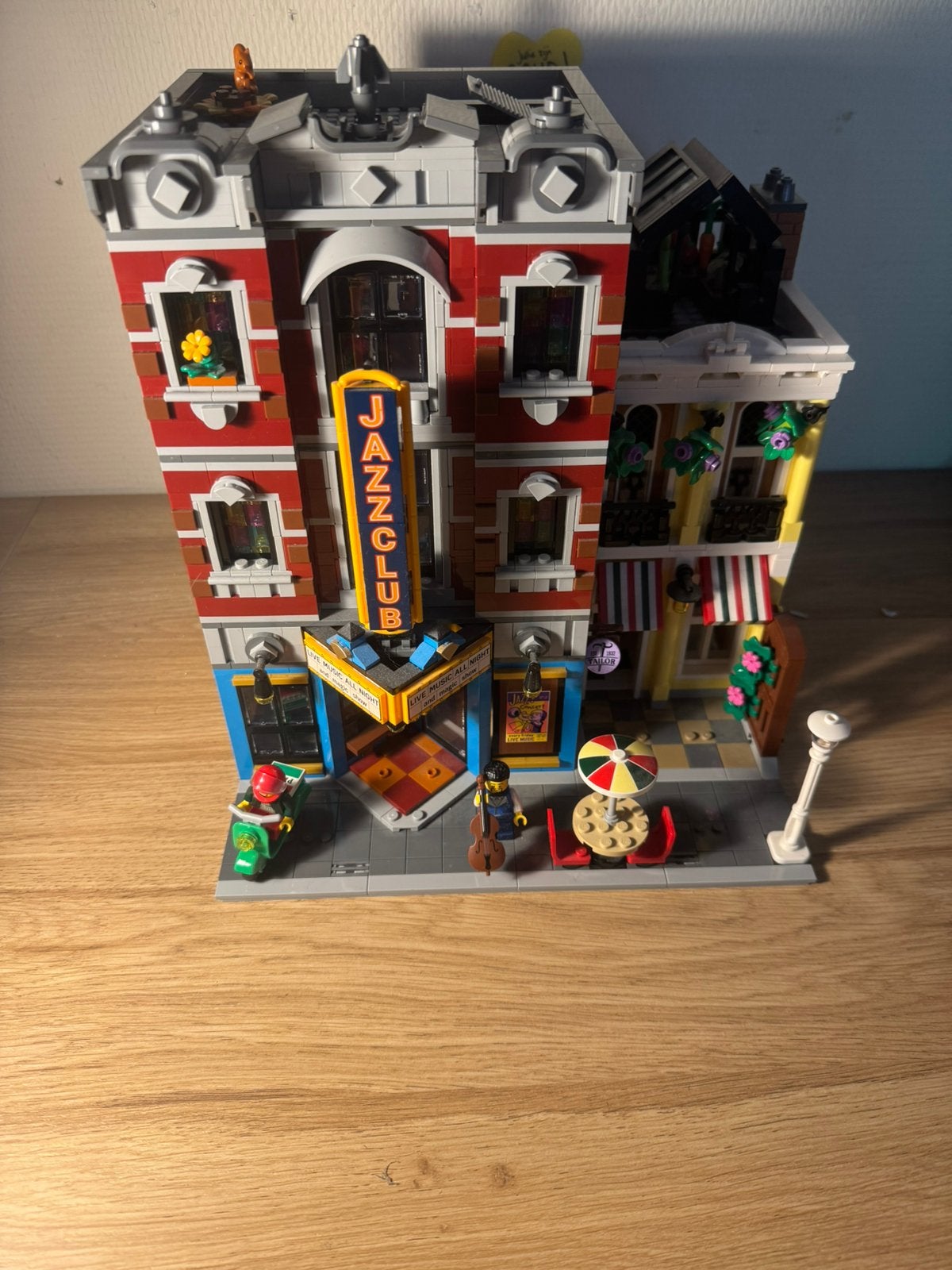 LEGO jazzclub, Ophalen of Verzenden, Zo goed als nieuw, 1:50 of kleiner