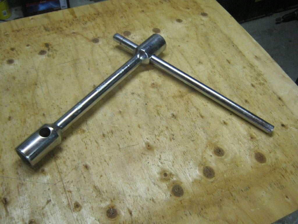 Zware wielsleutel 32-33 mm, Auto diversen, Ophalen of Verzenden, Zo goed als nieuw