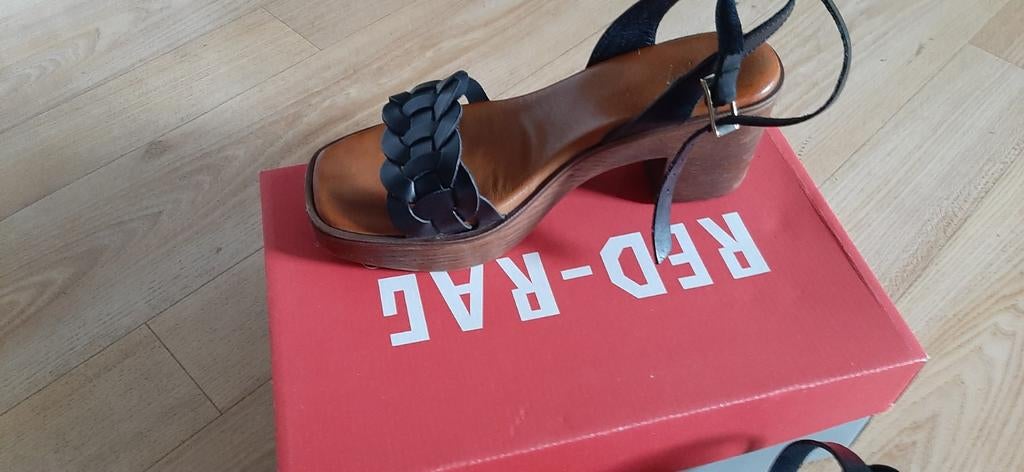Mooie schoen zwart/bruin van merk red rag, Zwart, Ophalen of Verzenden, Zo goed als nieuw, Schoenen met hoge hakken