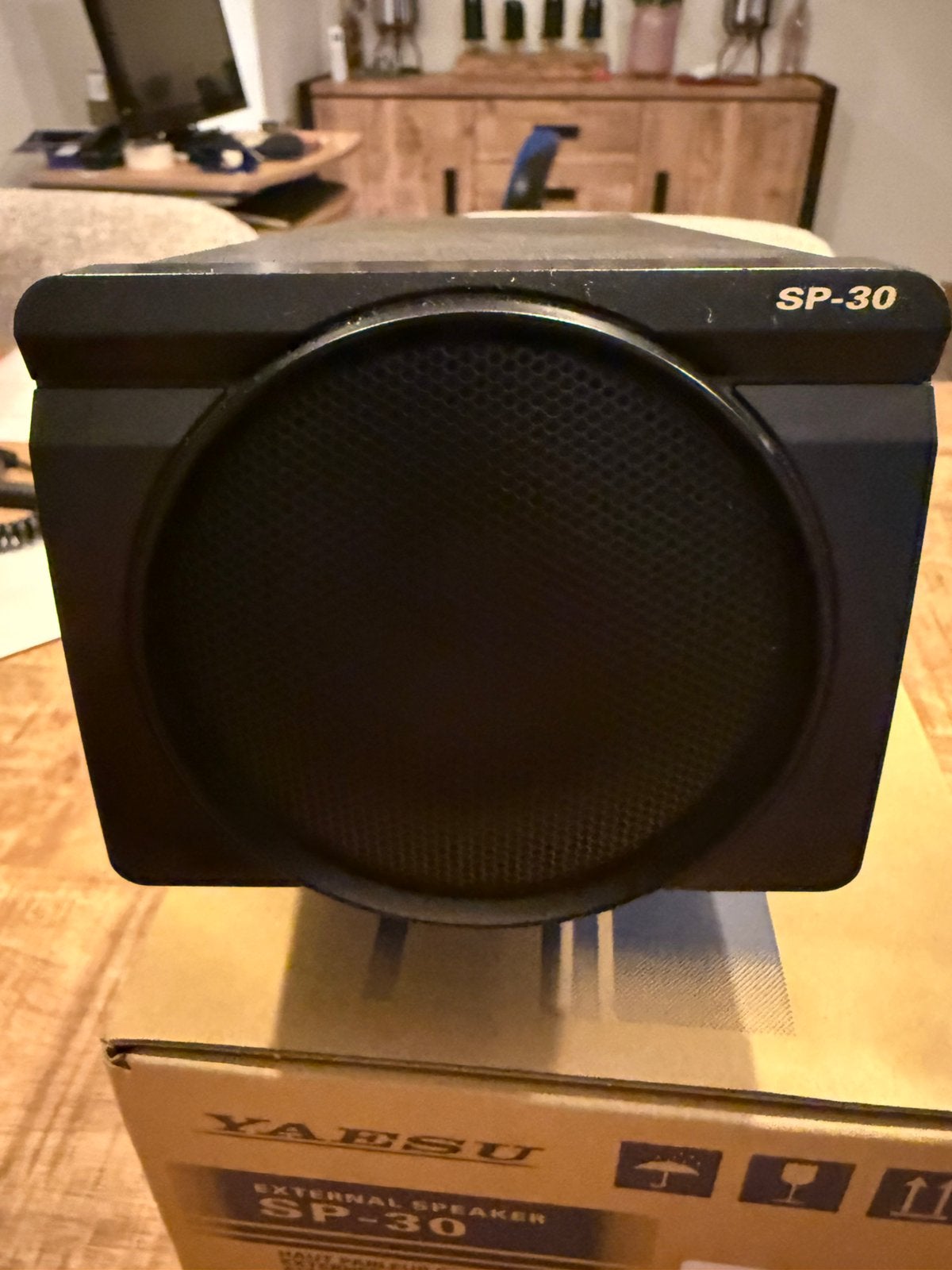 Zeer nette SP 30 speaker past bij de Ftdx 10 radio, Ophalen, Zo goed als nieuw, Zender en Ontvanger