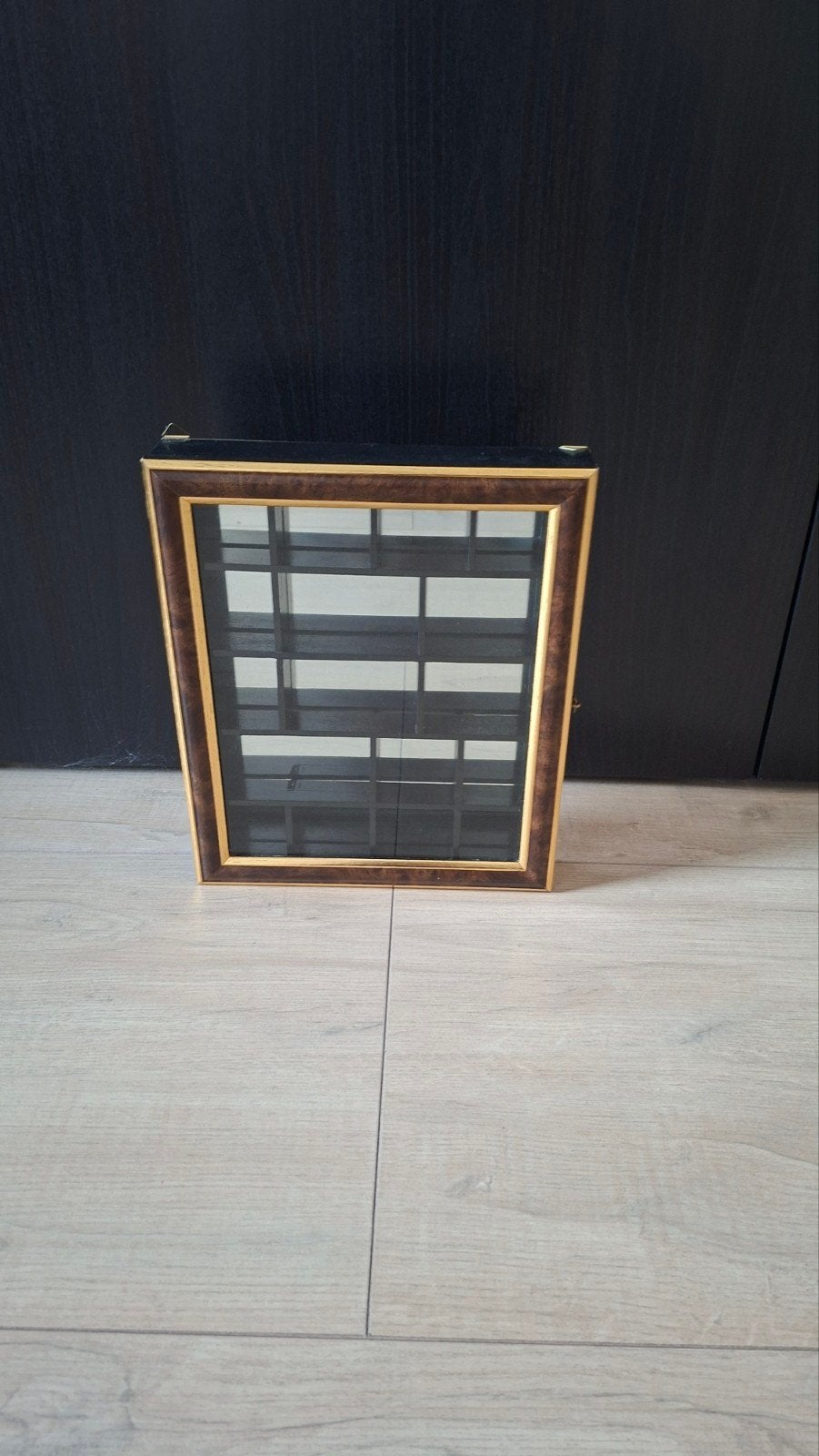 Decoratief wandvitrinekastje met glazen deur, Ophalen, Gebruikt