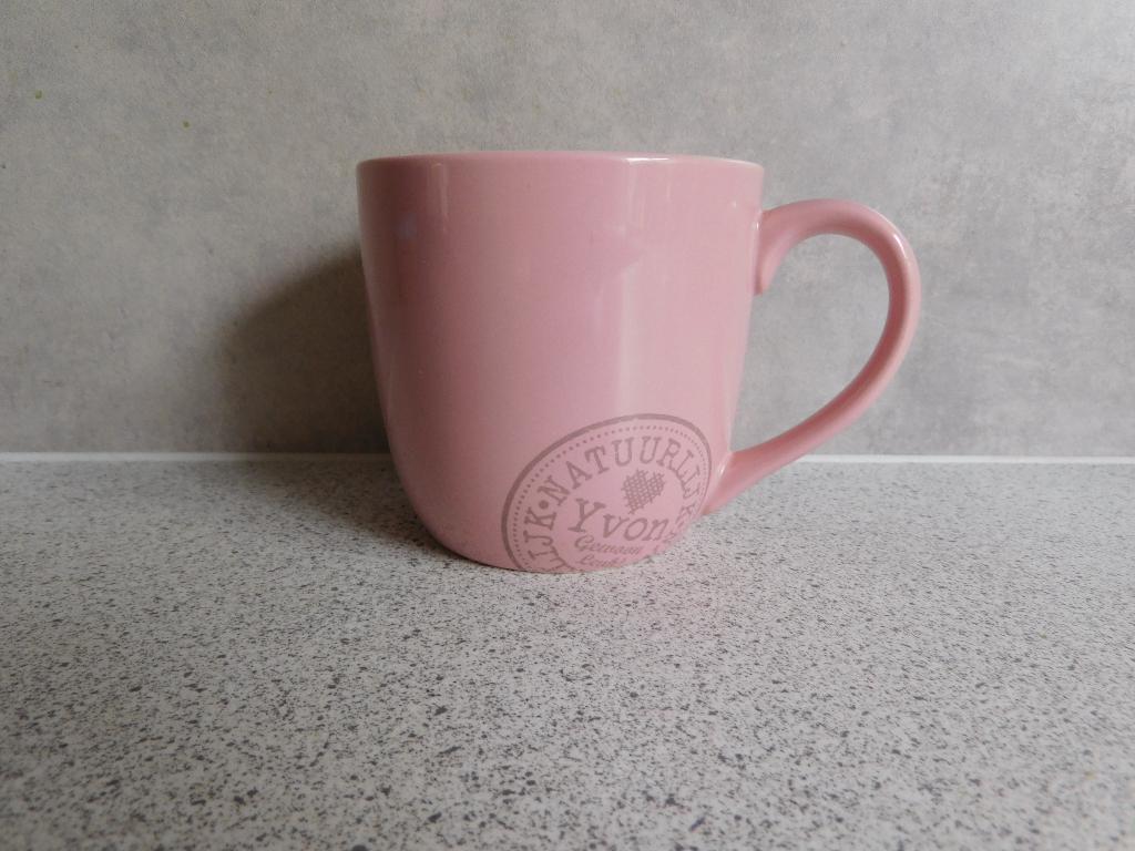 Mok 9x9 cm. Roze Gewoon Leuk Natuurlijk Yvon, Huis en Inrichting, Ophalen of Verzenden, Zo goed als nieuw, Overige stijlen, Kop(pen) en/of Schotel(s)