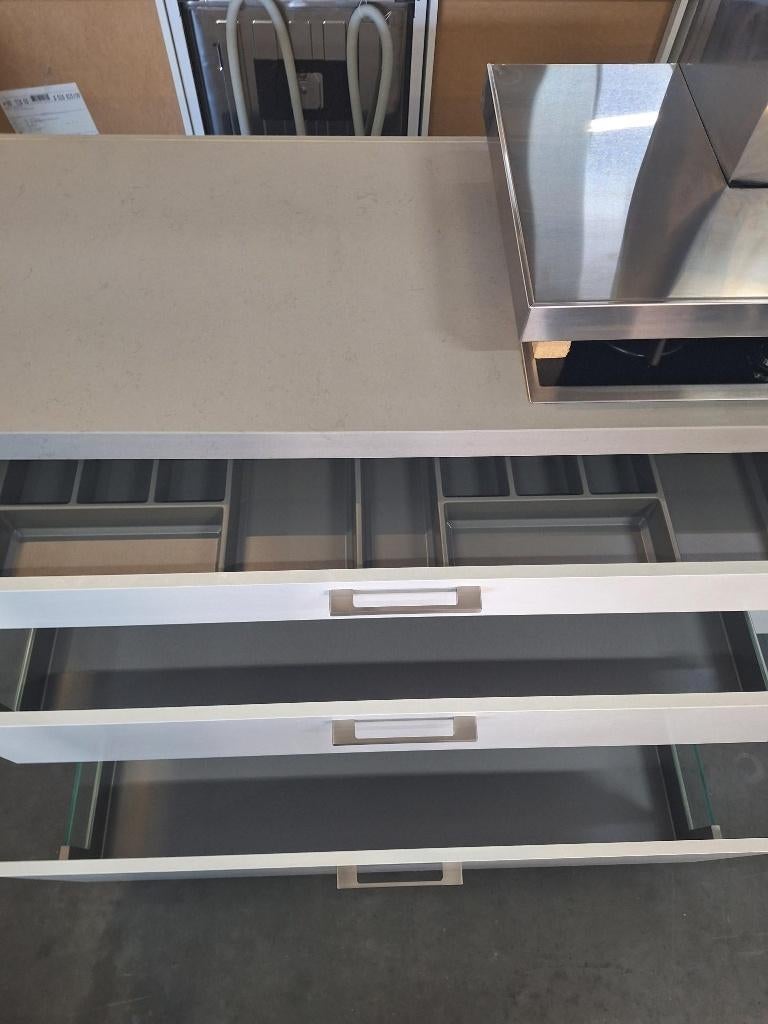 Keuken Compleet met APP 120Keukens op voorraad Nr. 2932, Ophalen of Verzenden, Zo goed als nieuw, Hoekkeuken, Met kookeiland