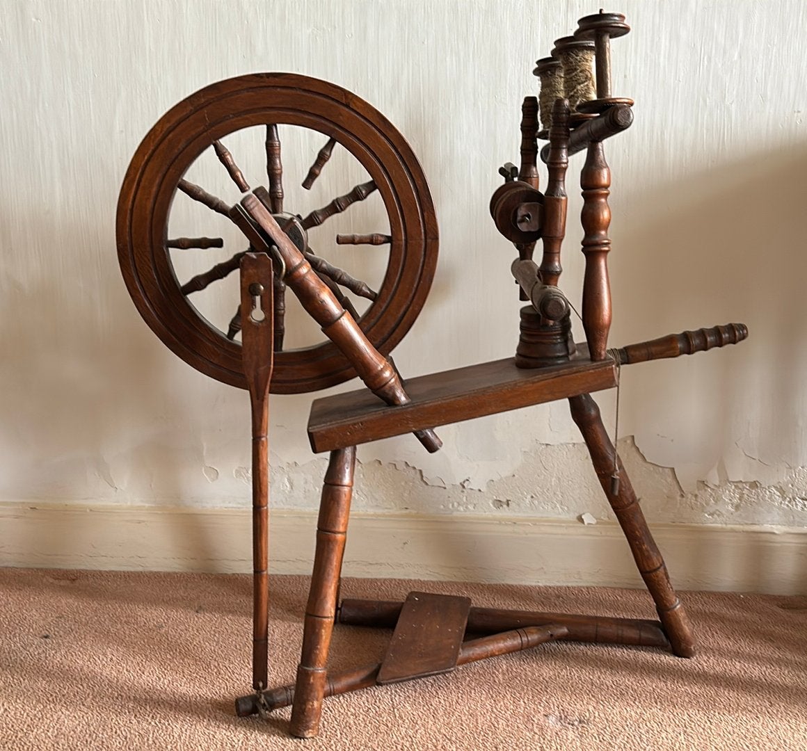 Antiek spinnenwiel, Ophalen, Gebruikt, Spinnewiel
