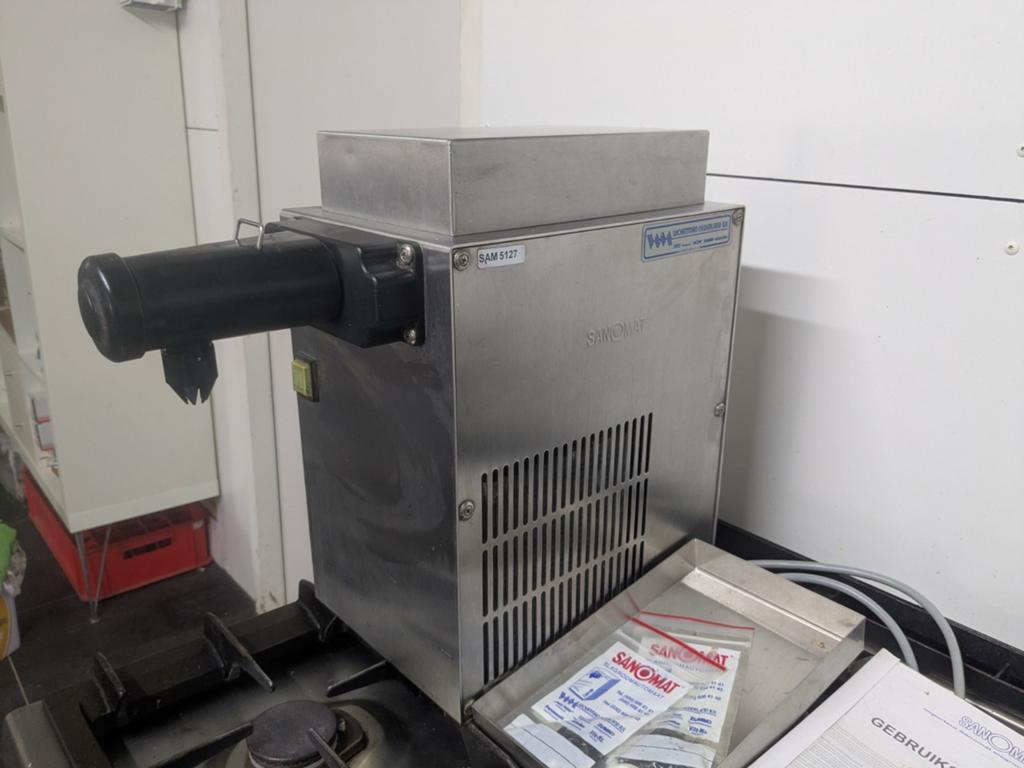 Sanomat slagroom machine en chocomel machine, Zakelijke goederen, Horeca | Keukenapparatuur, Gebruikt, Ophalen