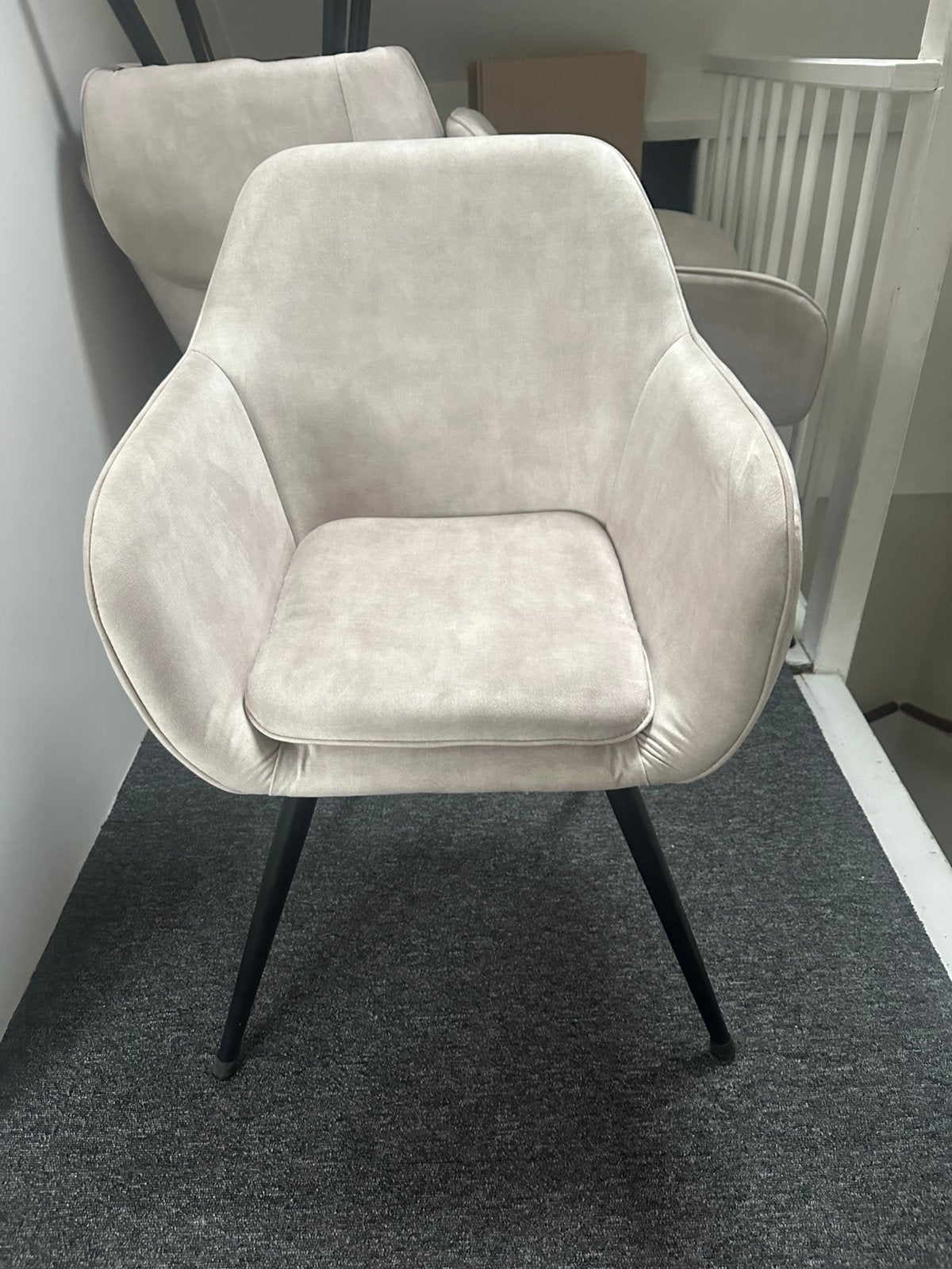 4 Usuals Julia Velvet Stoelen - Off White, Nette Staat, Huis en Inrichting, Stoelen, Ophalen, Wit, Zo goed als nieuw, Vier