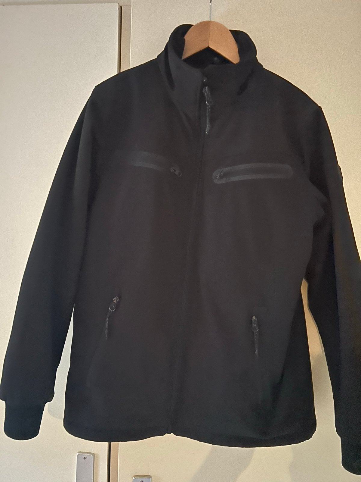 Kjelvik Softshell Jas Zwart Maat S, Ophalen, Zo goed als nieuw, Zwart