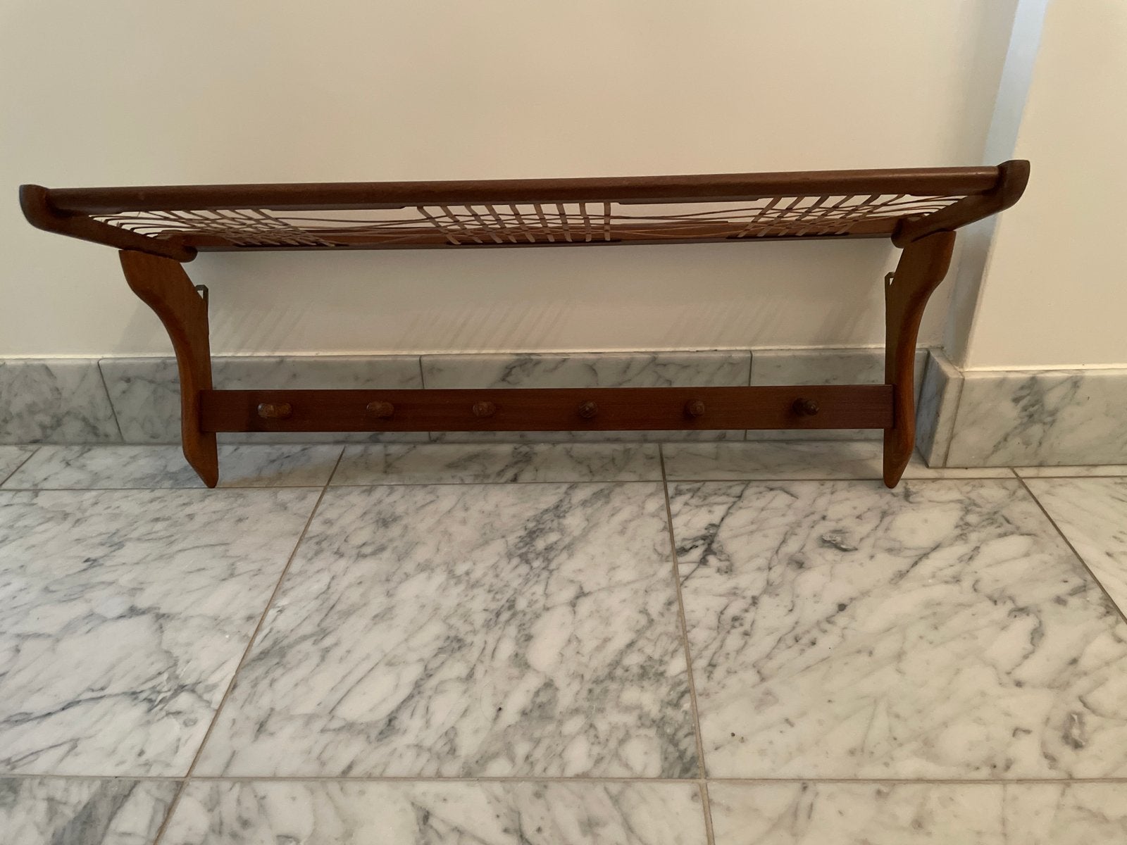 Vintage houten wandkapstok met rotan details, Gebruikt, Minder dan 100 cm, Hout, Ophalen