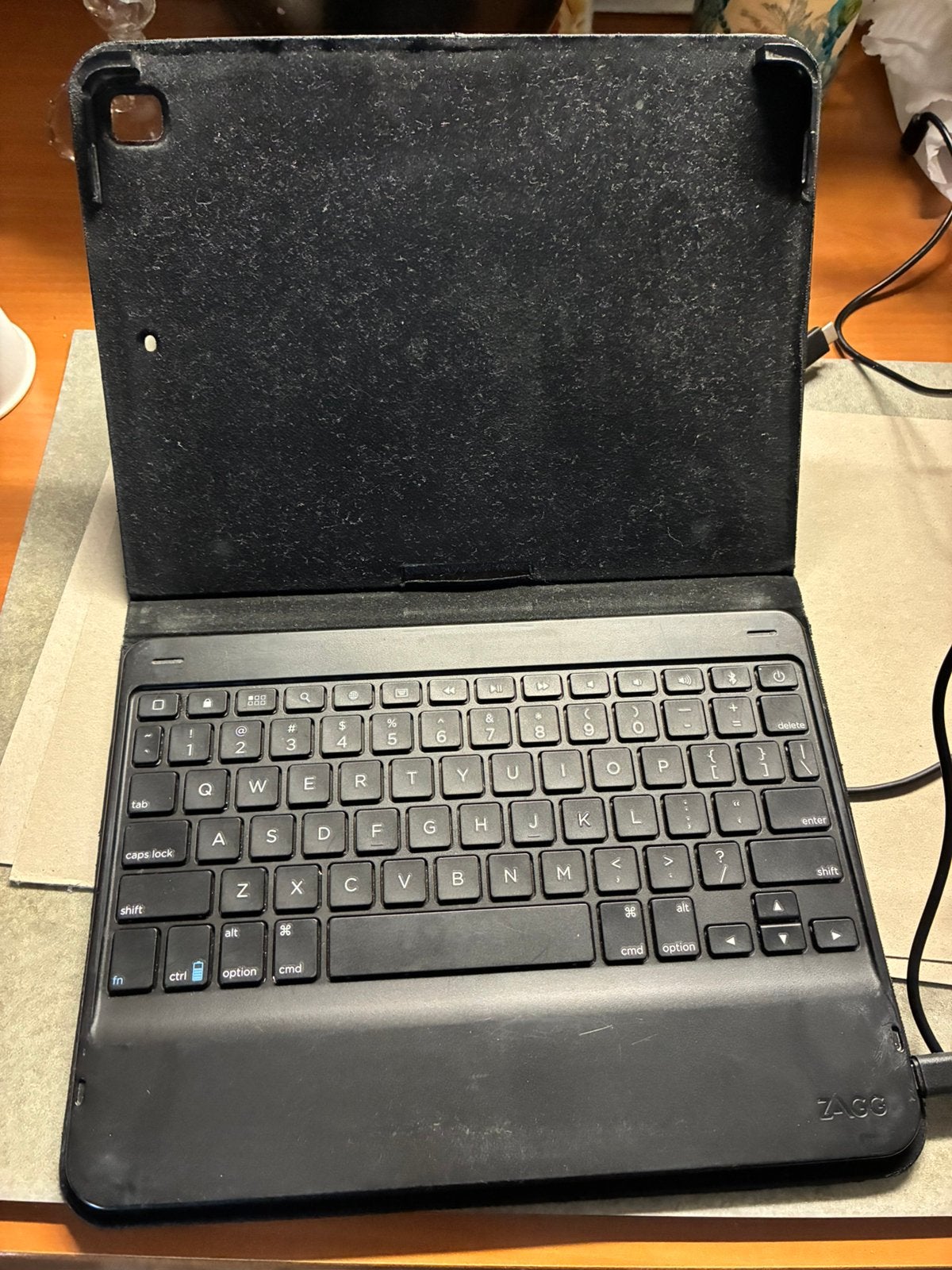 Zagg toetsenbord met Bluetooth zagg ipad hoesje, Ophalen of Verzenden, Zo goed als nieuw, 10 inch, Bescherming voor- en achterkant