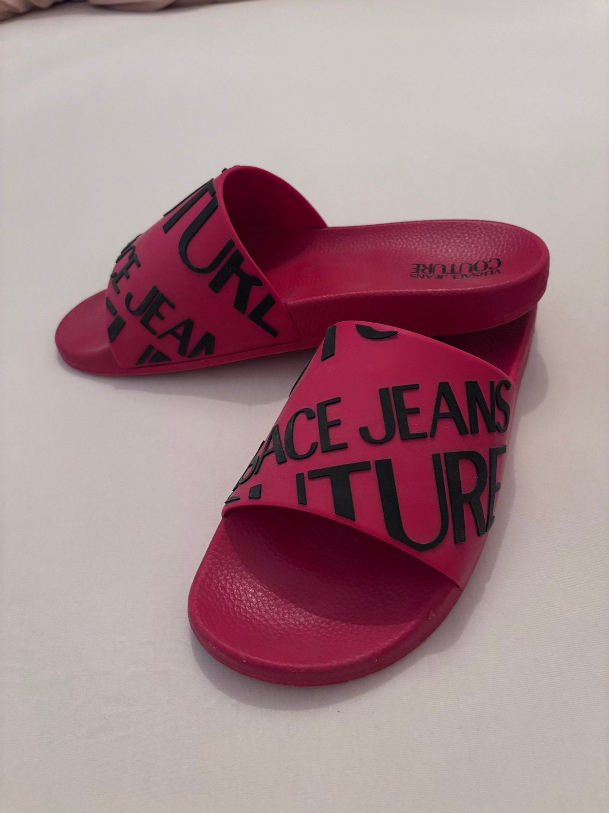 Versace Jeans Couture Slippers - Rood, Slippers, Overige kleuren, Ophalen of Verzenden, Zo goed als nieuw
