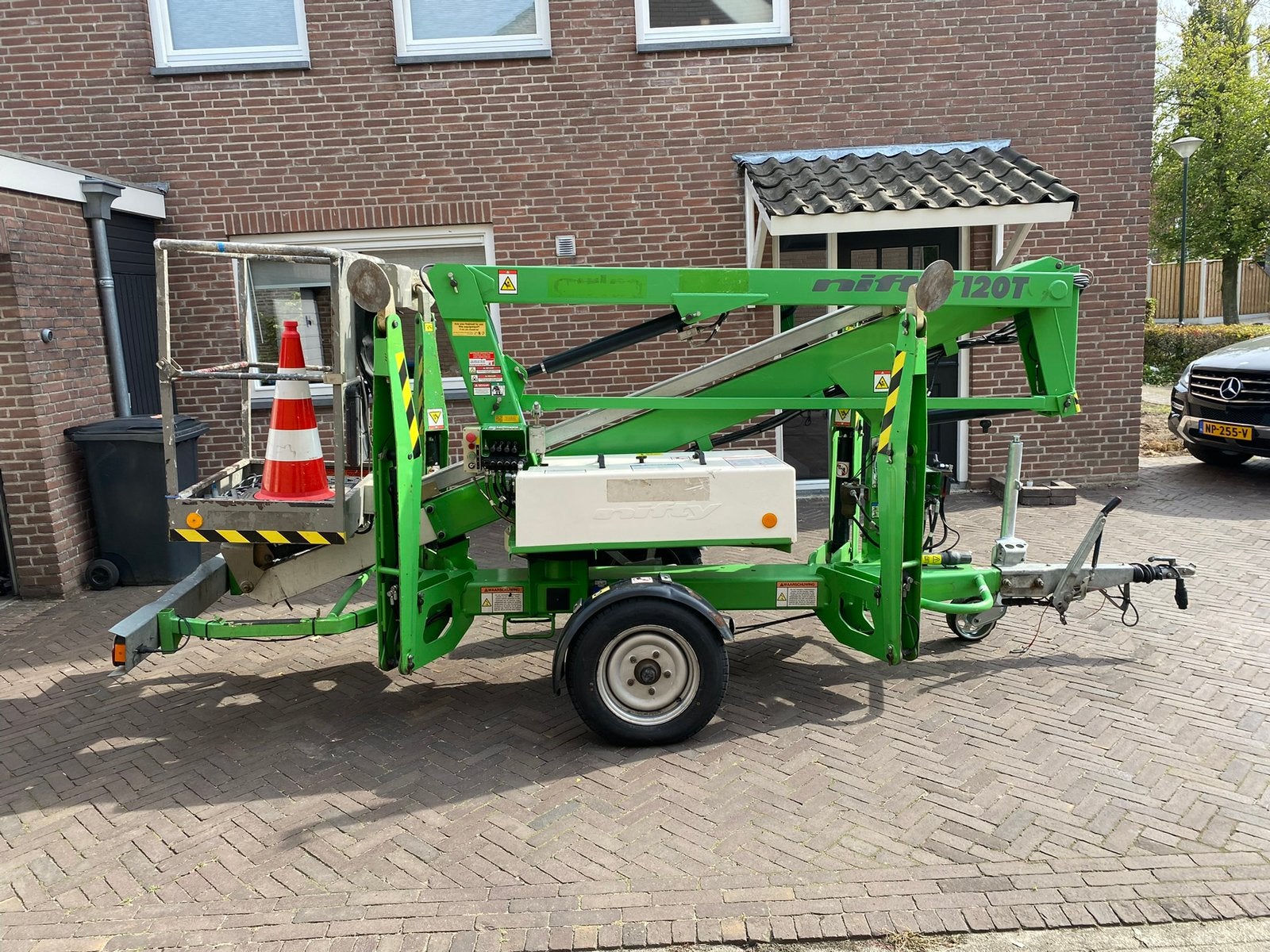 Aanhanger hoogwerker te huur voor al uw klussen