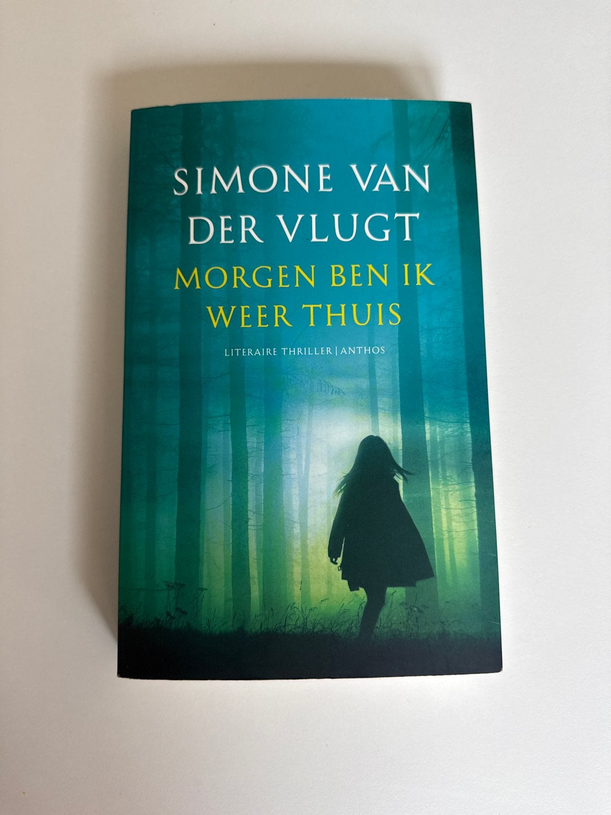 Simone van der Vlugt - Morgen ben ik weer thuis, Ophalen of Verzenden, Zo goed als nieuw, Nederland